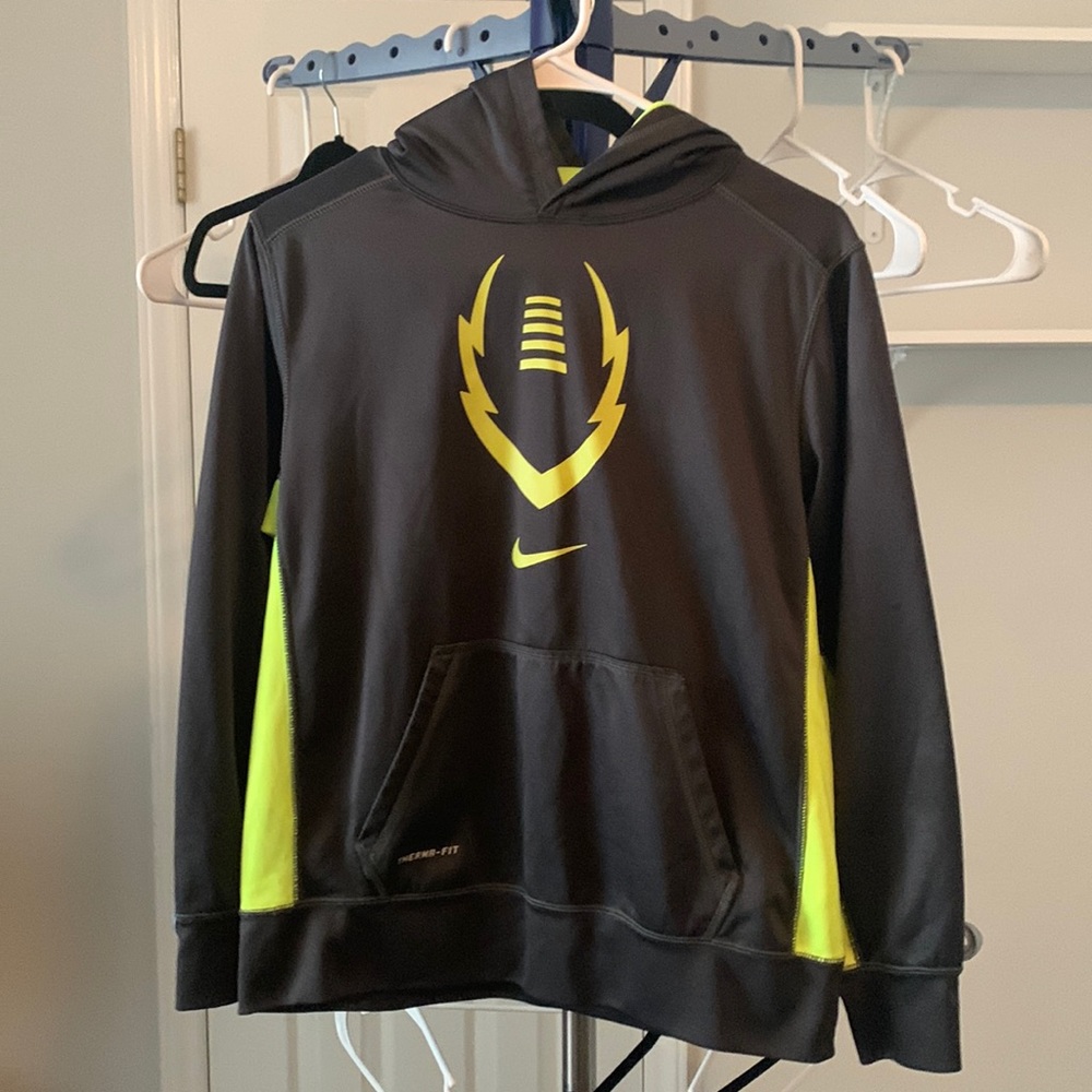 Boys XL Nike Therma-fit hoodie GUC